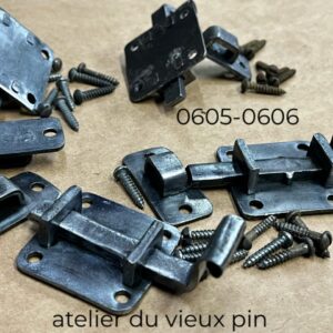Verrou de fer forgé à queue retroussée