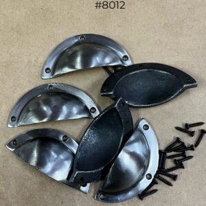 Poignée coquille au fini fer naturel