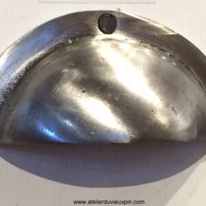 Poignée coquille au fini fer naturel