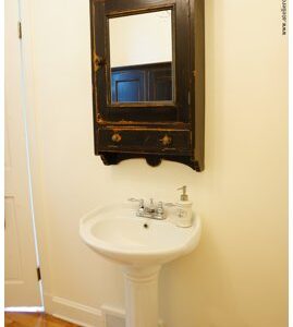 Armoire à pharmacie de format moyen