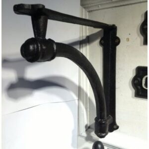 Équerre de 9'' ornementé de glands