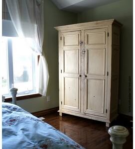Armoire antique en pin de 76 ''