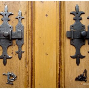 Targette à fleurs de lys en fer forgé