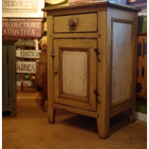 Meuble d'appoint en pin