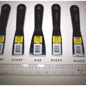 Spatule à mastique rigide ou flexible offert en trois formats