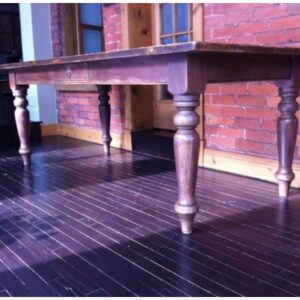 Table de réfectoire avec un tiroir central