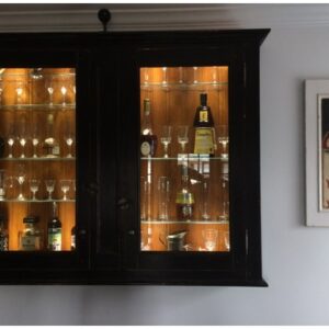 Armoire d'aspet antique en pin de 56 ''