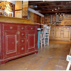 Buffet bas trois sections à dosseret