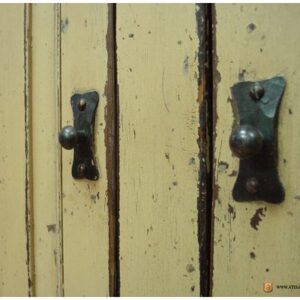 Bouton sur plaquette en fer forgé (petit)