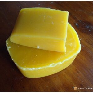 Cire d'abeille blanchie en pain