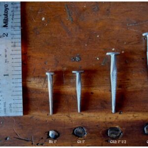 Clous carrés d'ébénistes et de restaurateurs (noir oxydé)