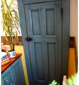 Petite armoire encaster peinte à la peinture de lait de 60 ''