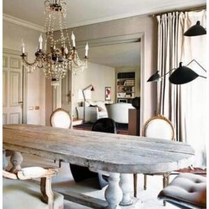 Table ovale à pattes de style élancées