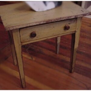 Table de chevet avec un petit tiroir